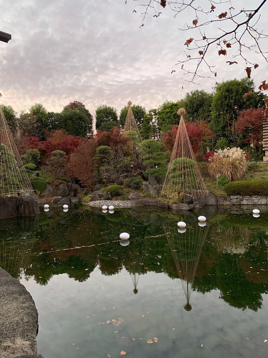 探訪録 豊島区 目白庭園 秋の庭園ライトアップと色鮮やかな紅葉 気ままにぶらぶら東京街歩き食べ歩き旅